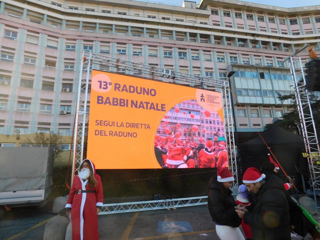 Torino. Al "Regina Margherita" Migliaia Di Babbi Natale - CentoTorri